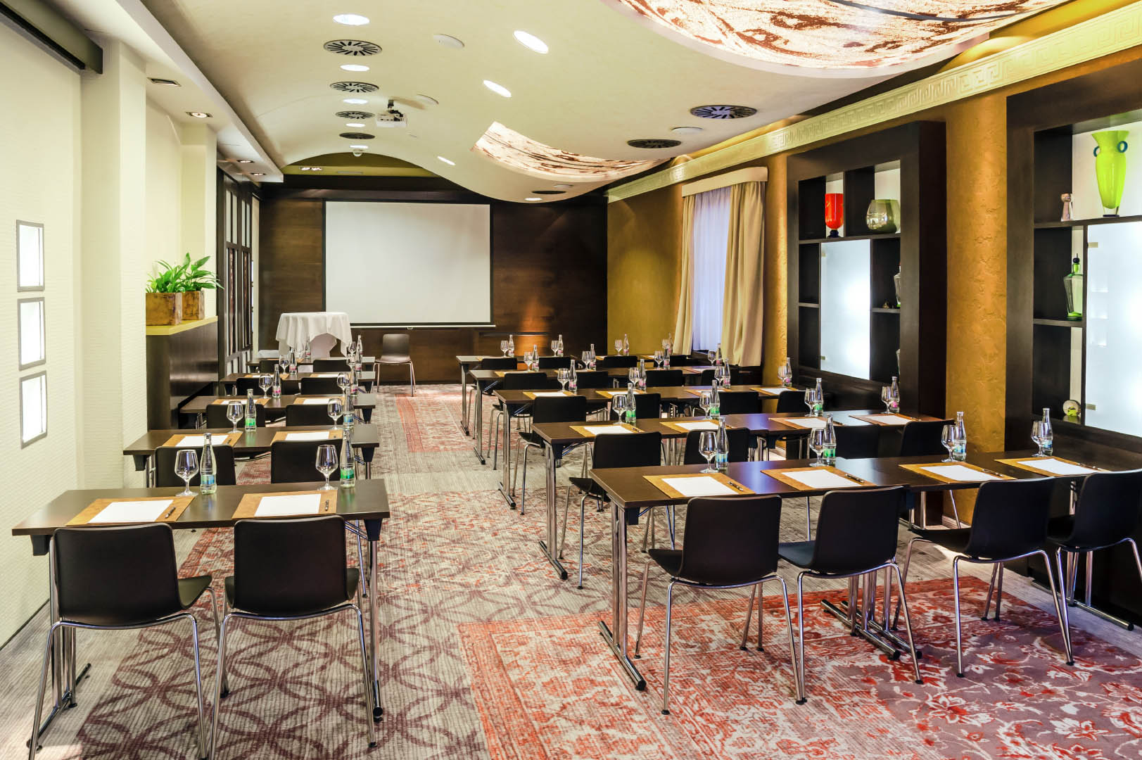 konferenčná miestnosť v hoteli